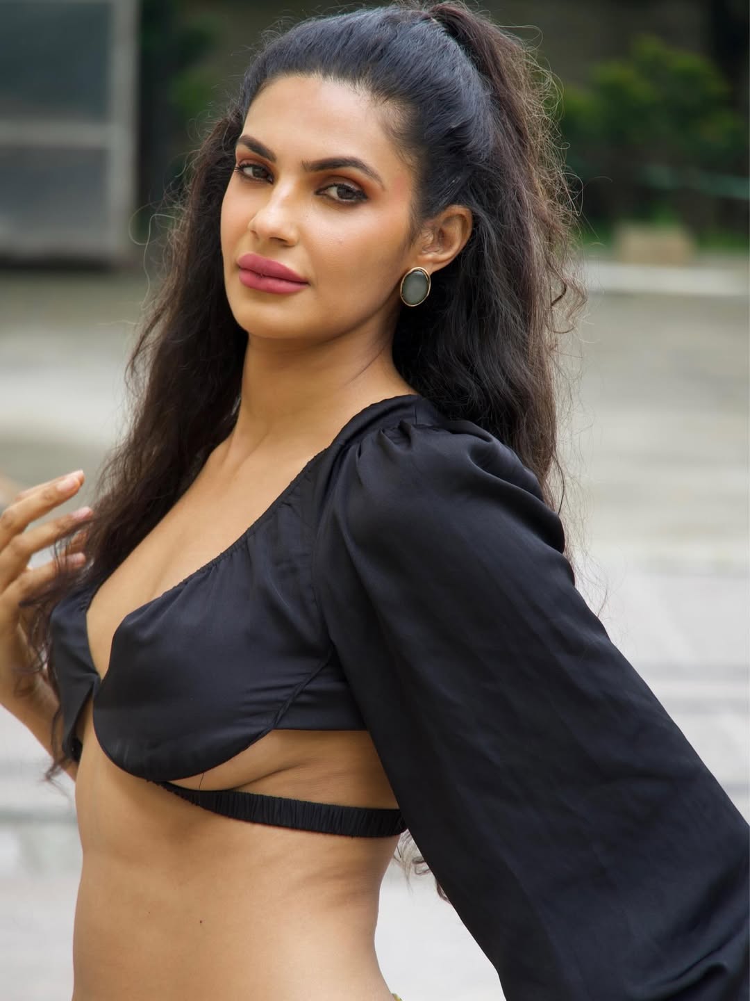 Manmeet Kaur exudes charm and grace with inspiring toned belly goals