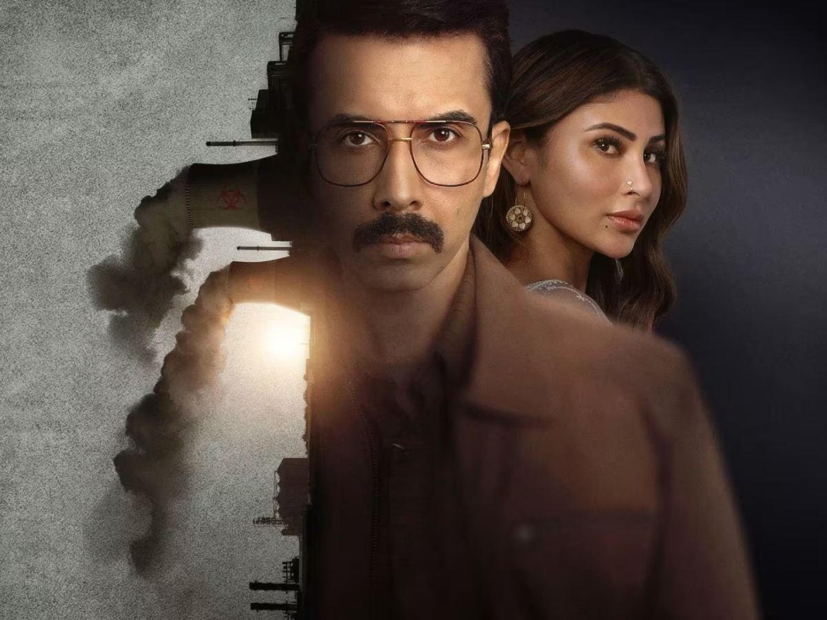 Mouni Roy and Naveen Kasturia in Salakaar series