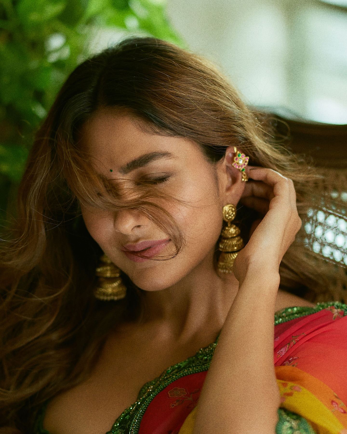 Beautiful Mrunal Thakur saree heat look showcasing her charm and confidence