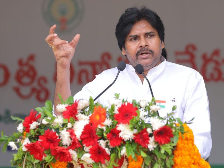 Pawan Kalyan addressing Independence Day crowd