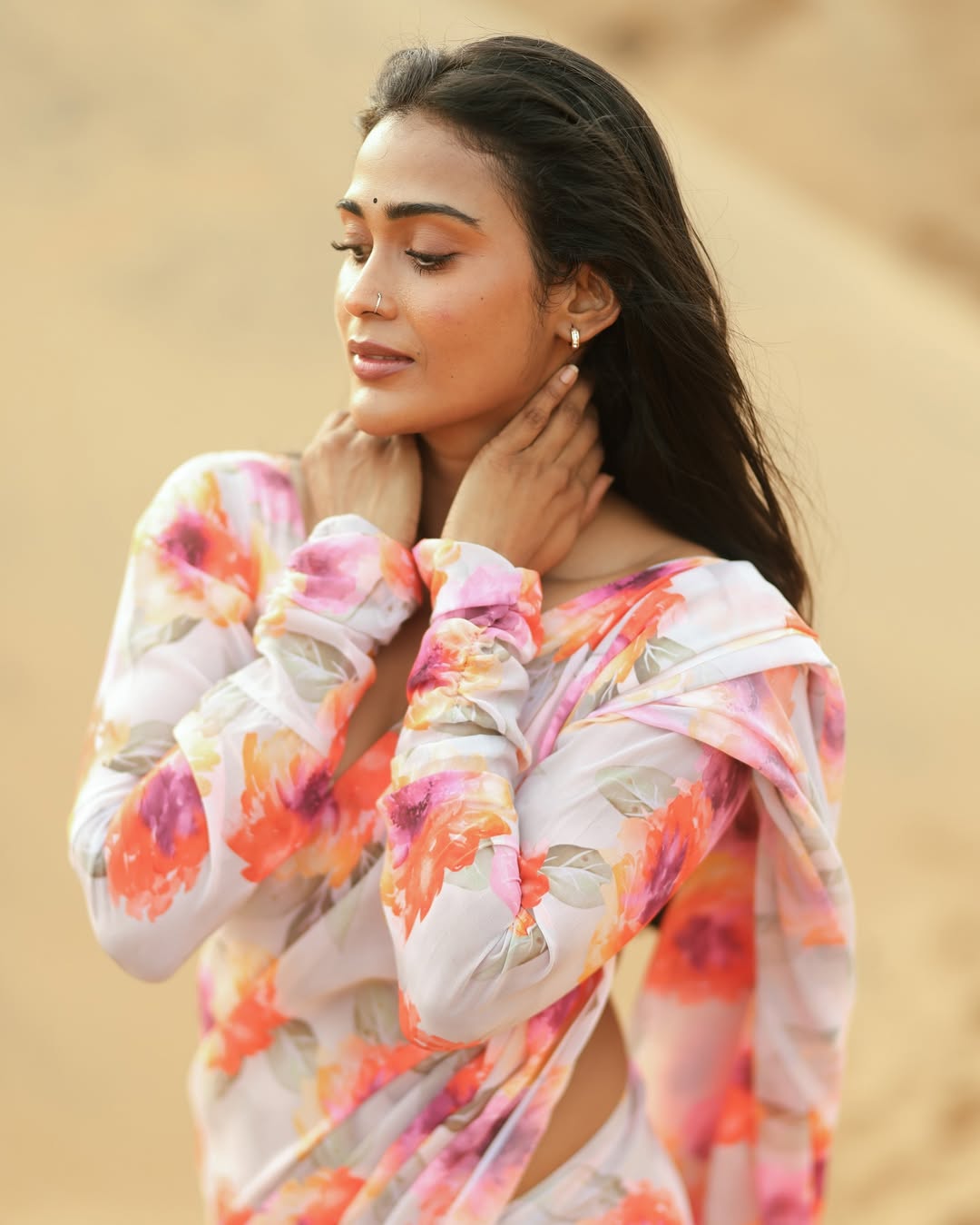 Poornima Ravi drops a hot face card look in stunning fashion.