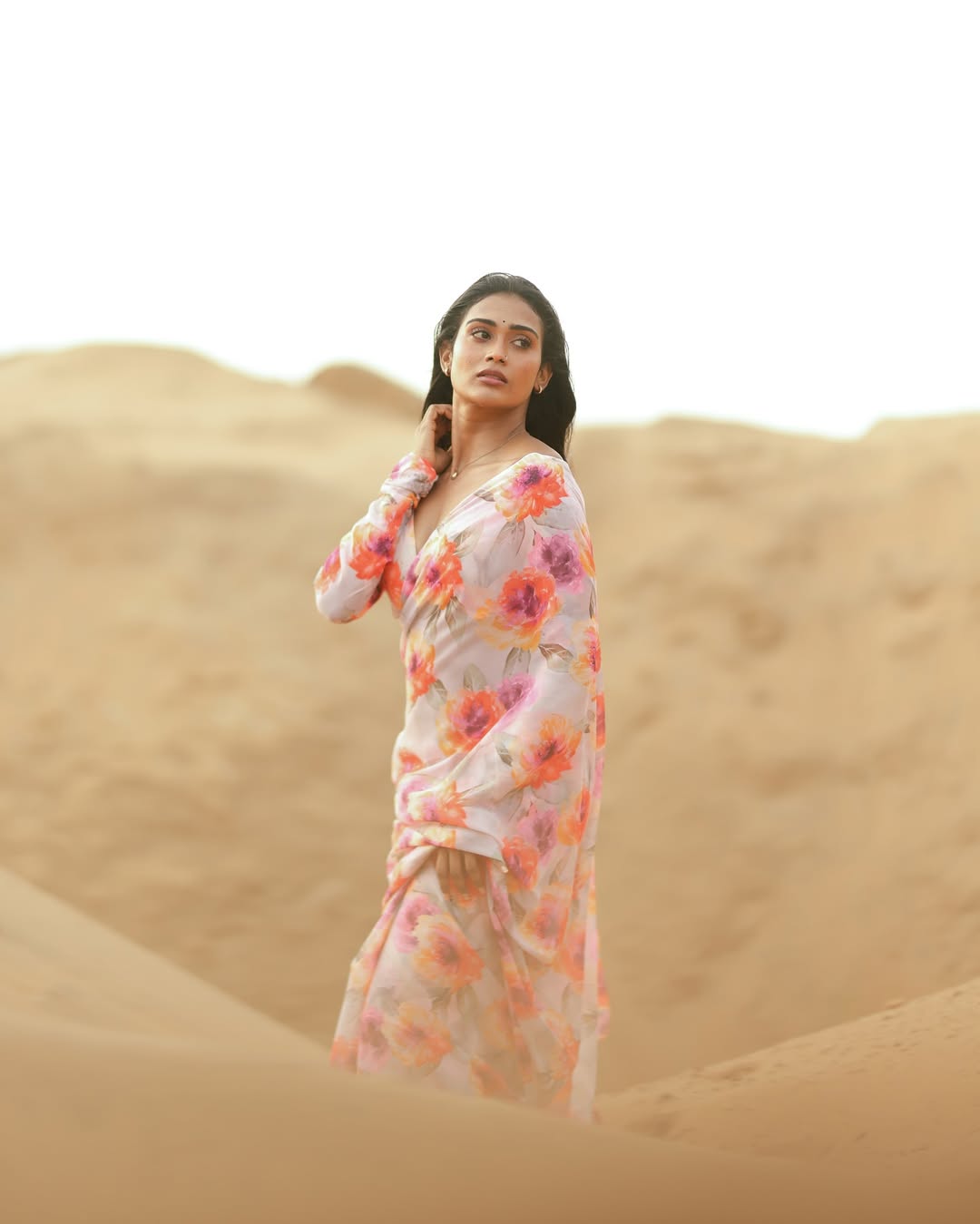 Gorgeous Poornima Ravi drops a hot face card look with grace.