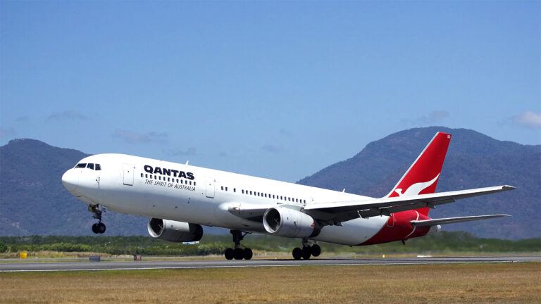 Qantas pilots beard ban policy