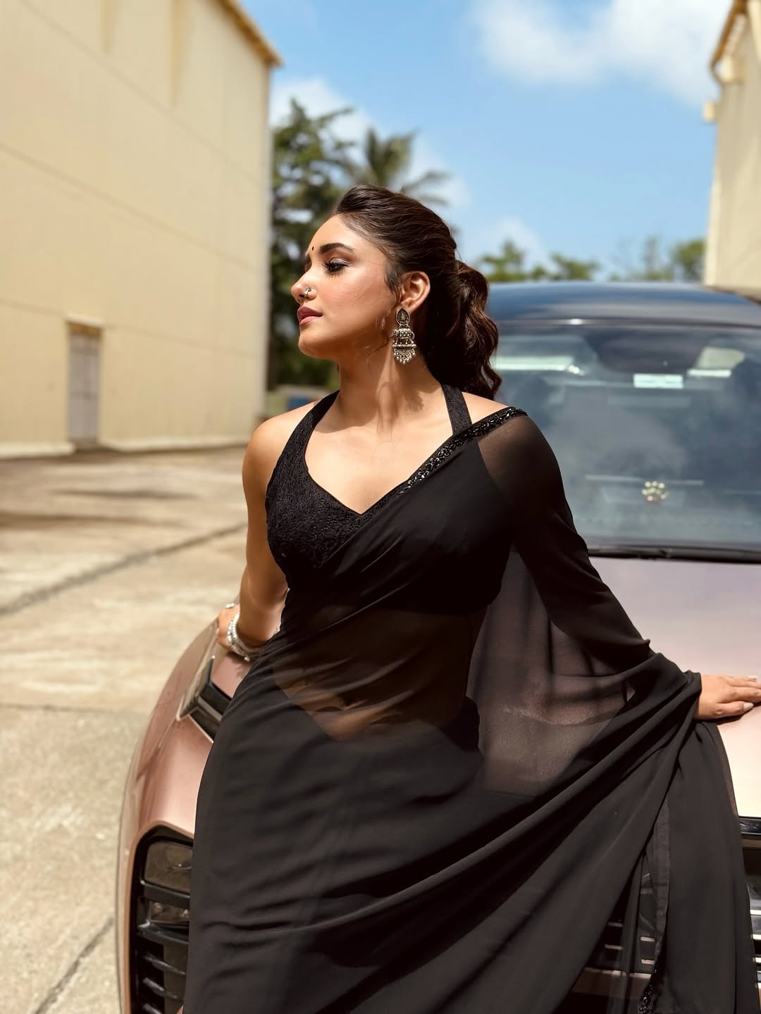 Stunning Rachi Sharma showcases beauty with effortless poise and natural style