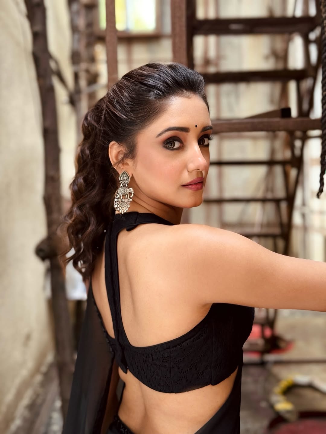Rachi Sharma shines with natural elegance and captivating fashion-forward vibe