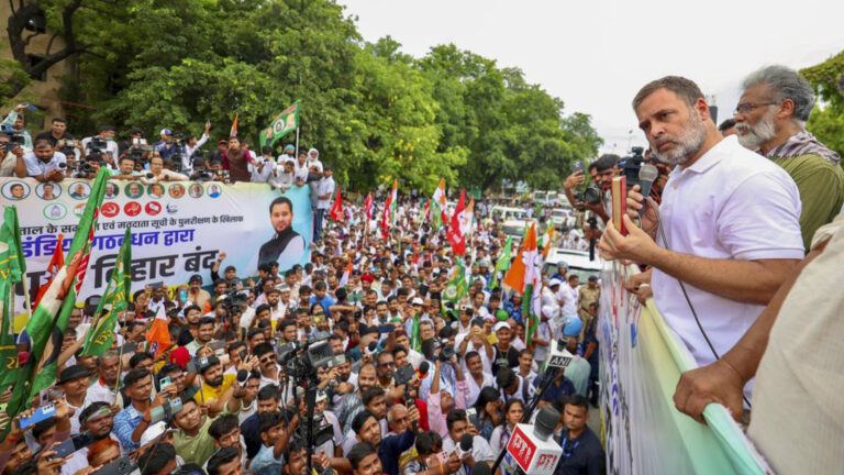 Rahul Gandhi campaigning in Bihar elections against Modi