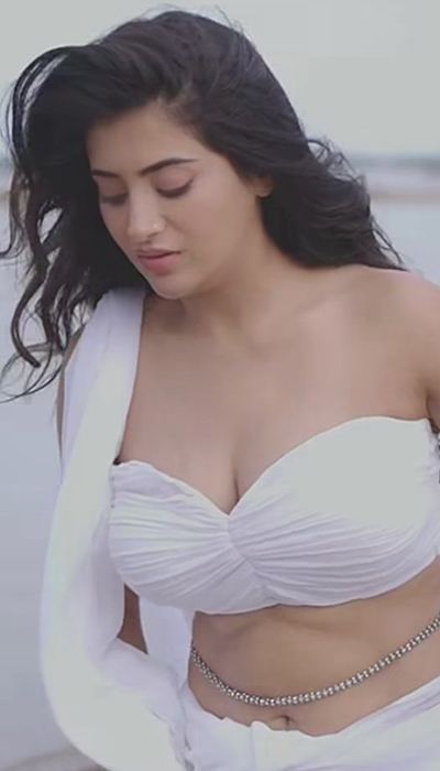 Rashi Singh’s White-Hot Coastal Charm Shots
