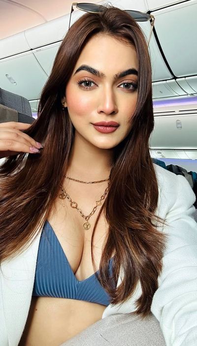 Flying High on Hotness: Reva Kaurase