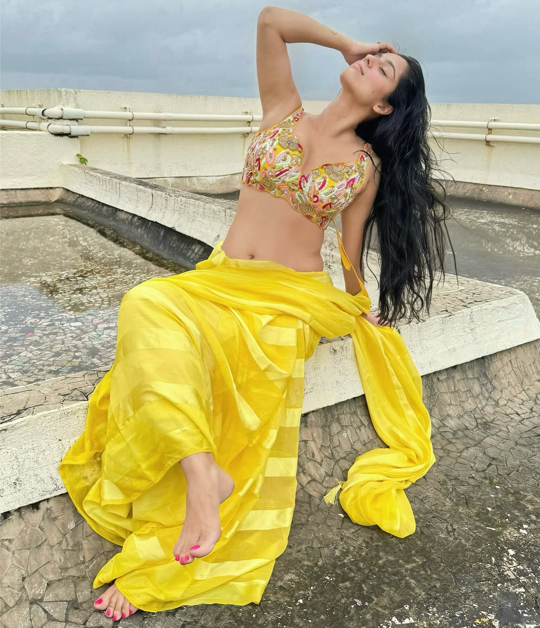 Lean Waist Goals with Rose Sardana showcasing charm and effortless elegance.