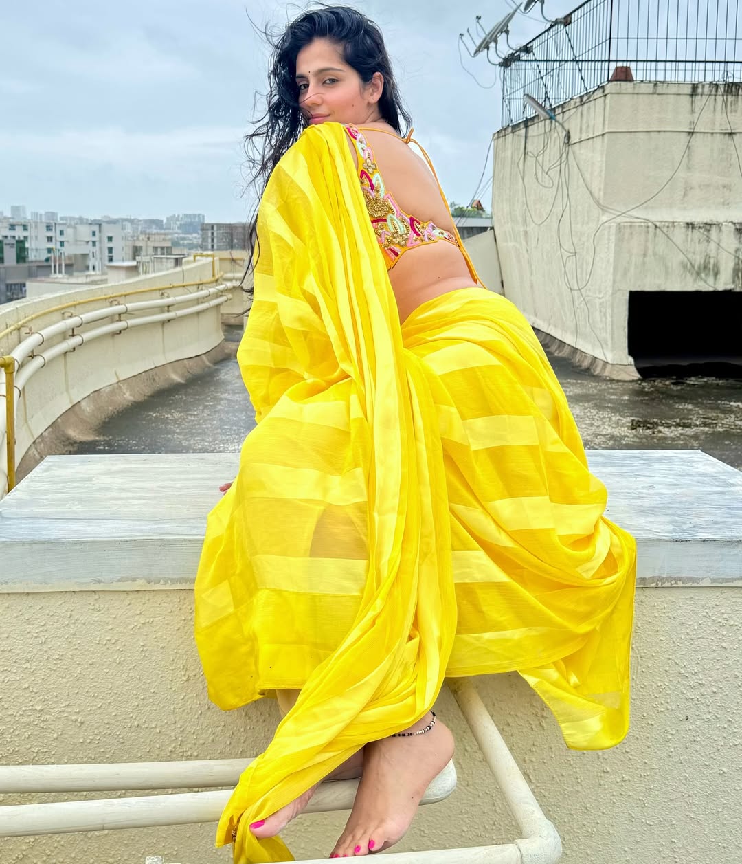 Fashionable Lean Waist Goals with Rose Sardana radiates chic modern style.