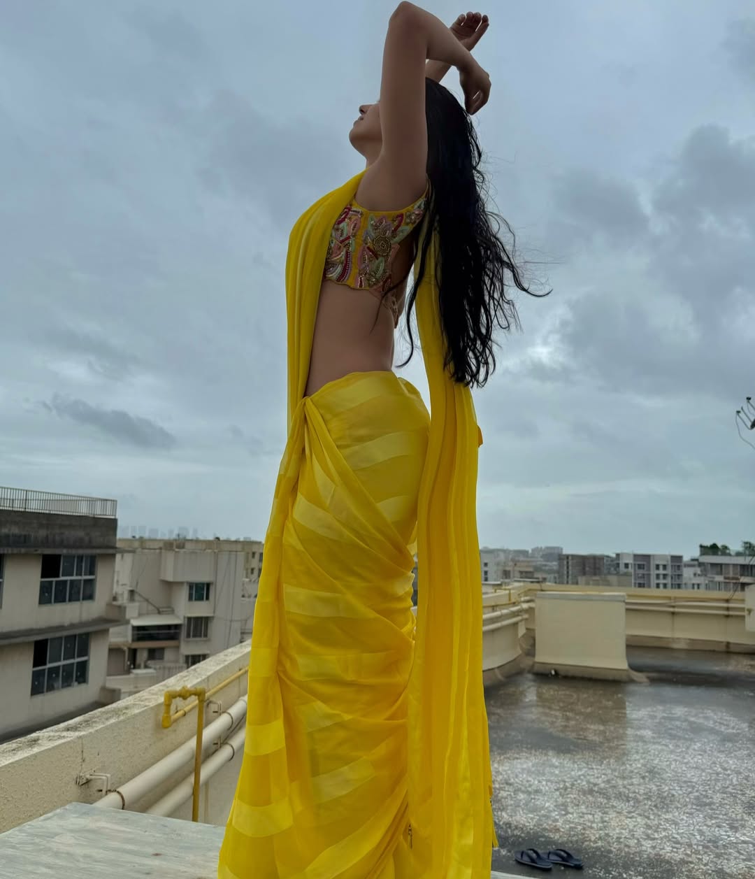Stunning Lean Waist Goals with Rose Sardana highlights beauty and grace.