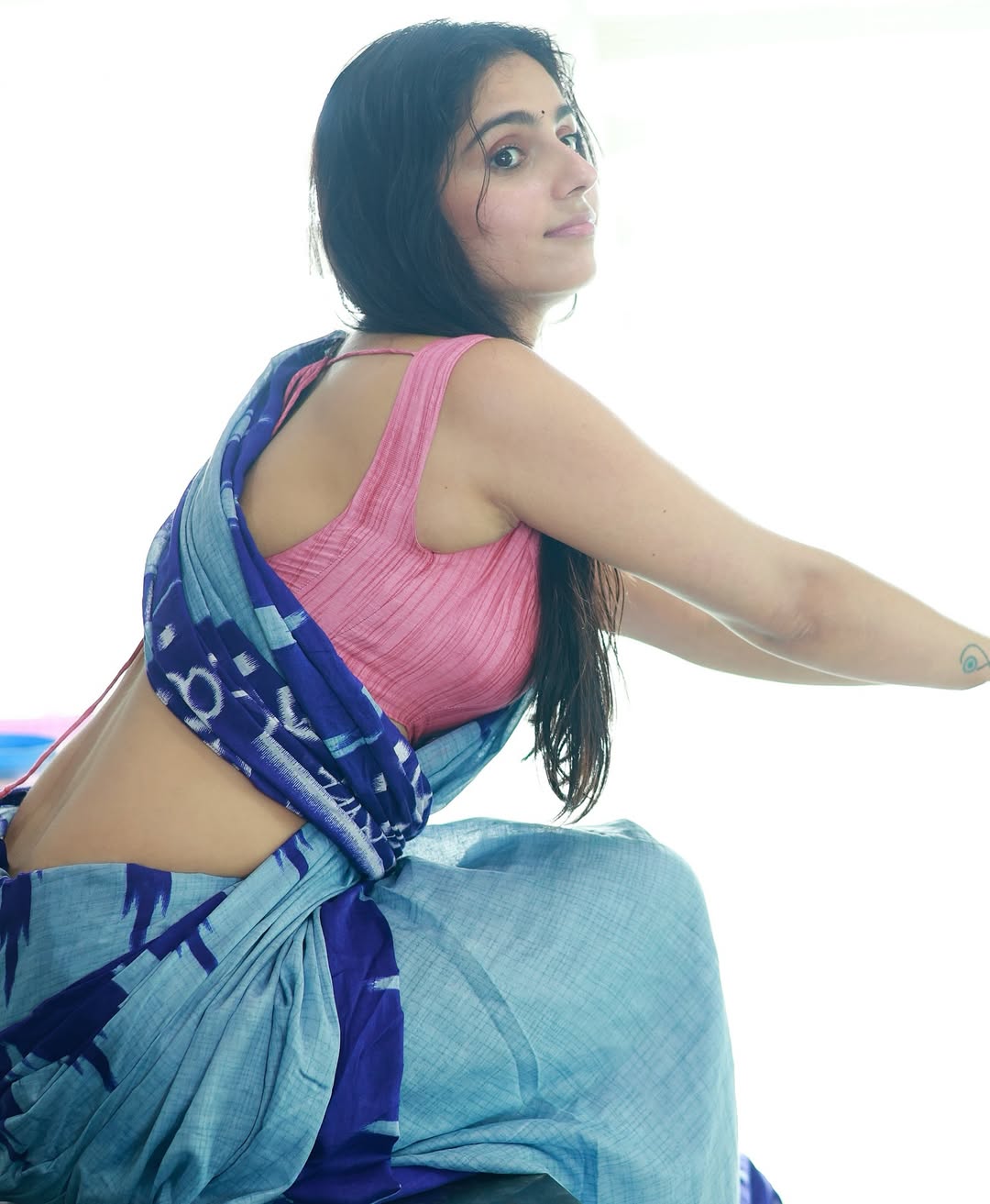 Radiant charm shines in A Sleeveless Stunner: Rose Sardana photoshoot.
