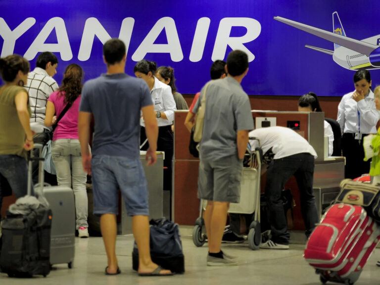 Ryanair lost luggage leaves passenger stranded