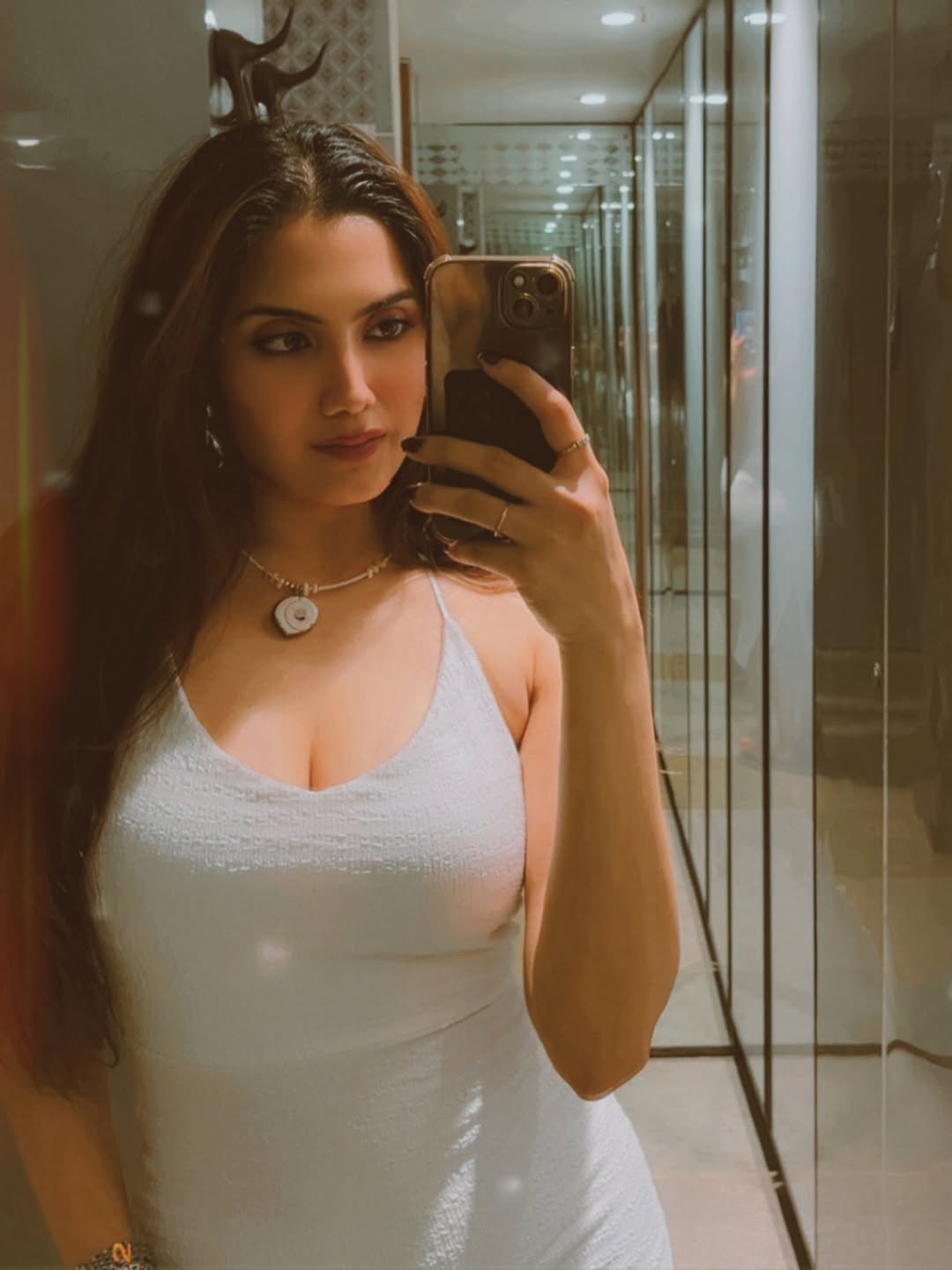 Stunning Lean Waist Goals with Rose Sardana captures modern style perfectly.