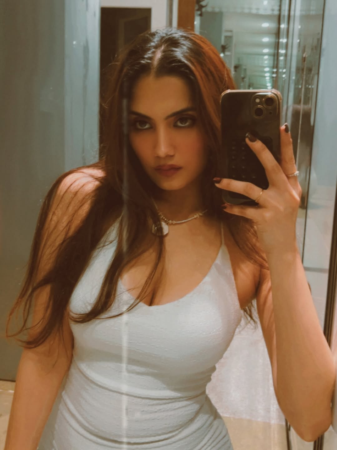 Lean Waist Goals with Rose Sardana highlights effortless glamour and poise.