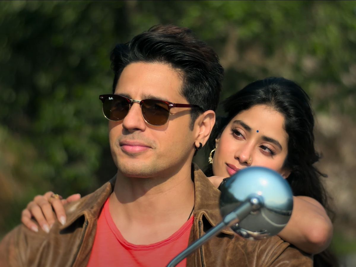 Param Sundari trailer scene with Sidharth and Janhvi