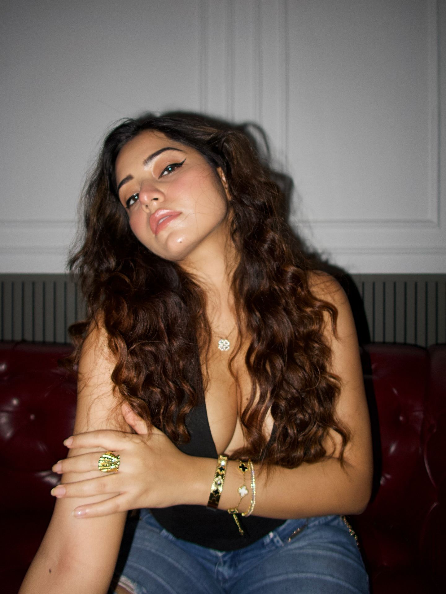 Simran Kaur beauty coolest appearance reflects charm, elegance, and confidence