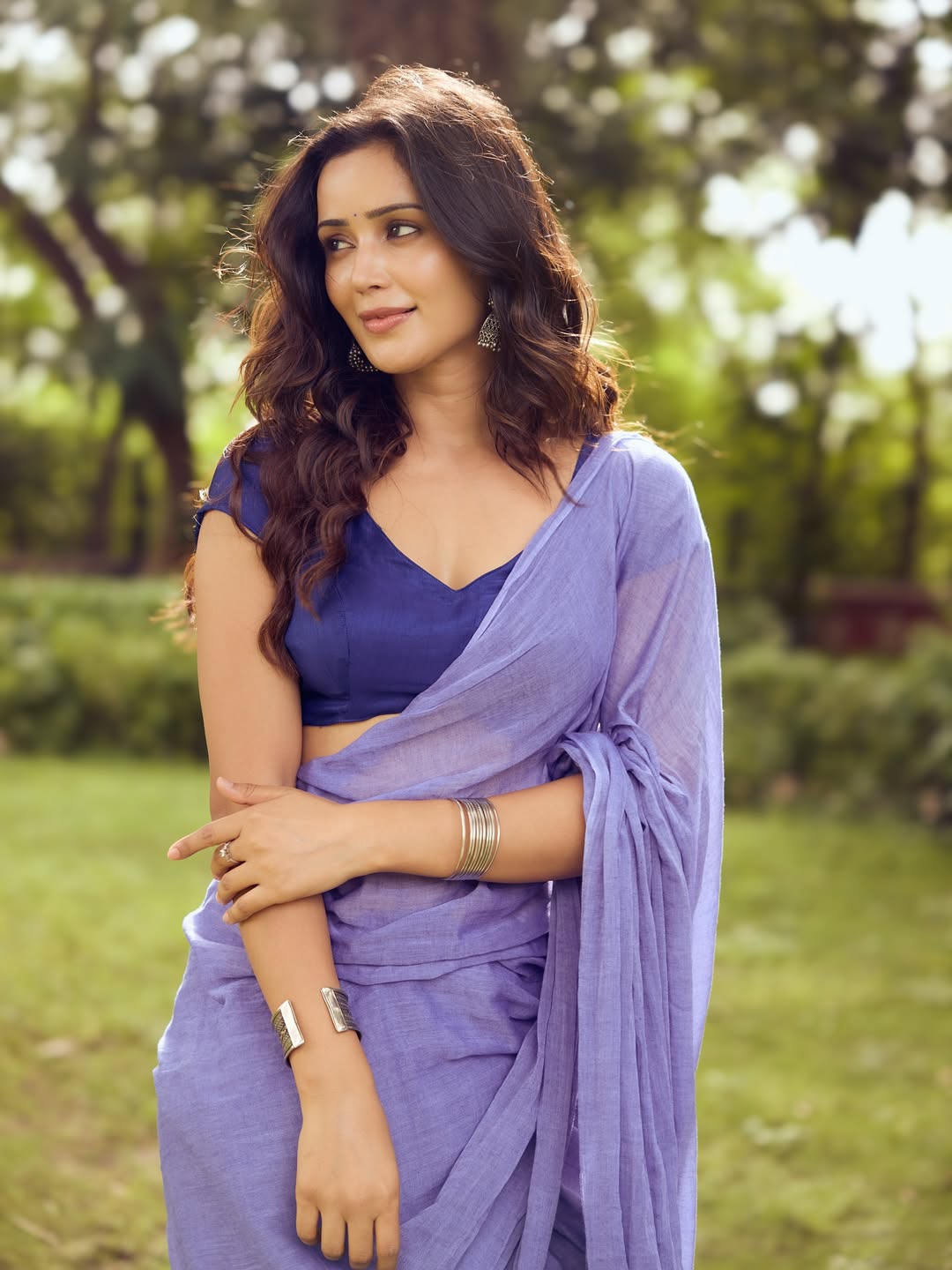 Anaira Gupta glows with effortless elegance and sizzling fashion presence
