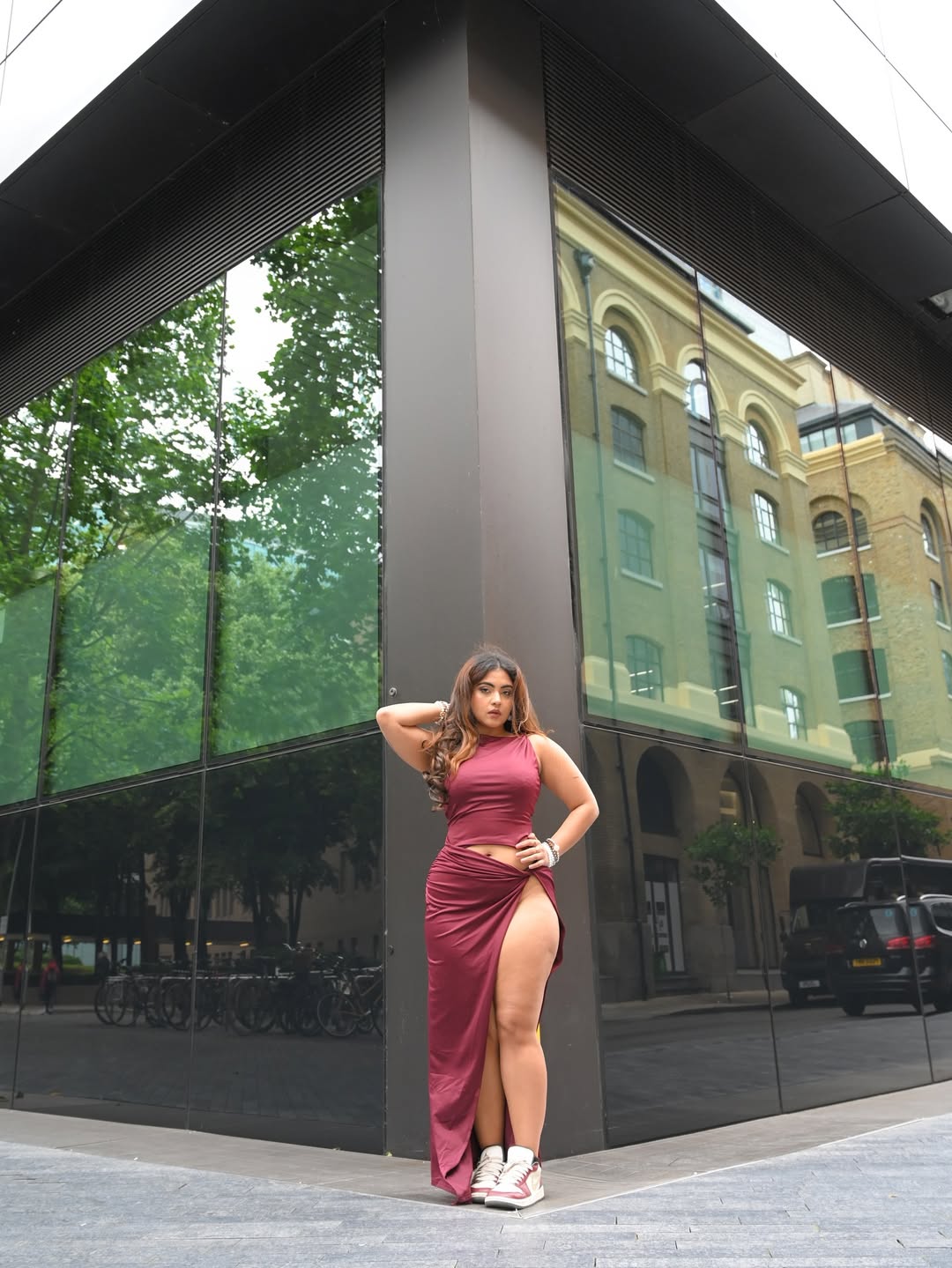 Thick Hot Stylish Twinkle Sharma glowing beautifully in modern glamour.