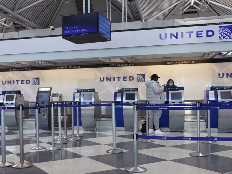 United Airlines fake helpline