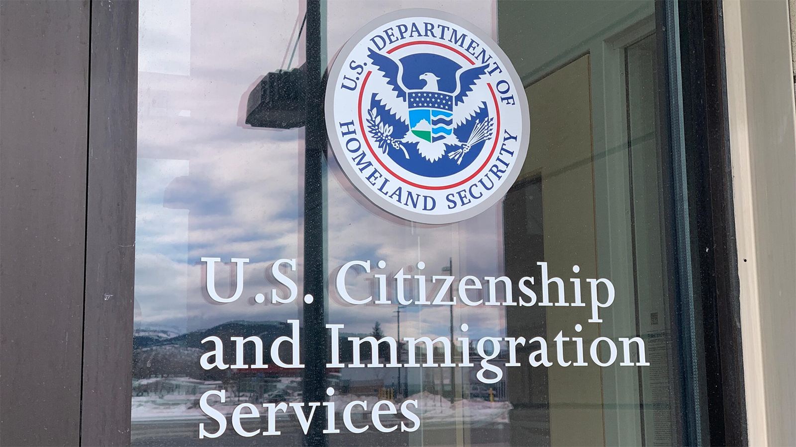 USCIS case status update problem
