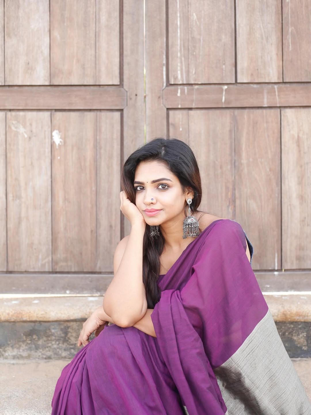 Vaishnavi Naaiyak Saree paired with denim blouse highlights timeless beauty.