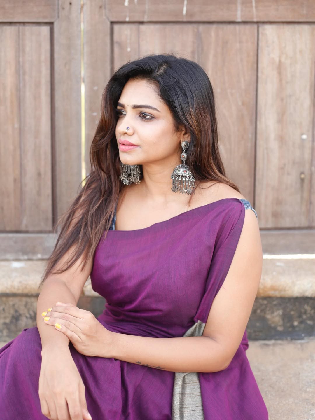 Elegant styling in Vaishnavi Naaiyak Saree paired with denim blouse.