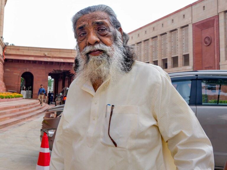 Shibu Soren with Jharkhand flag in background