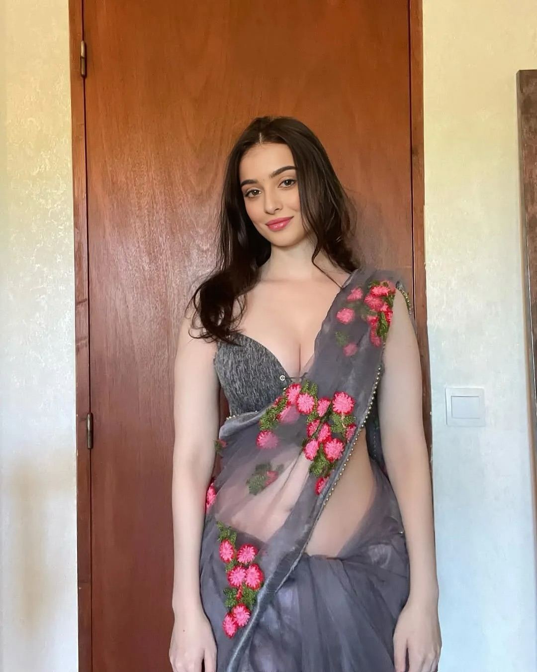 Elegant Aania Sharmaa looks captivating in this glamorous saree style