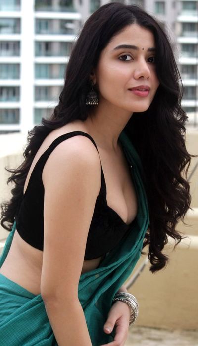 Glamorous Aarti Chikara exudes confidence with her strikingly beautiful look.