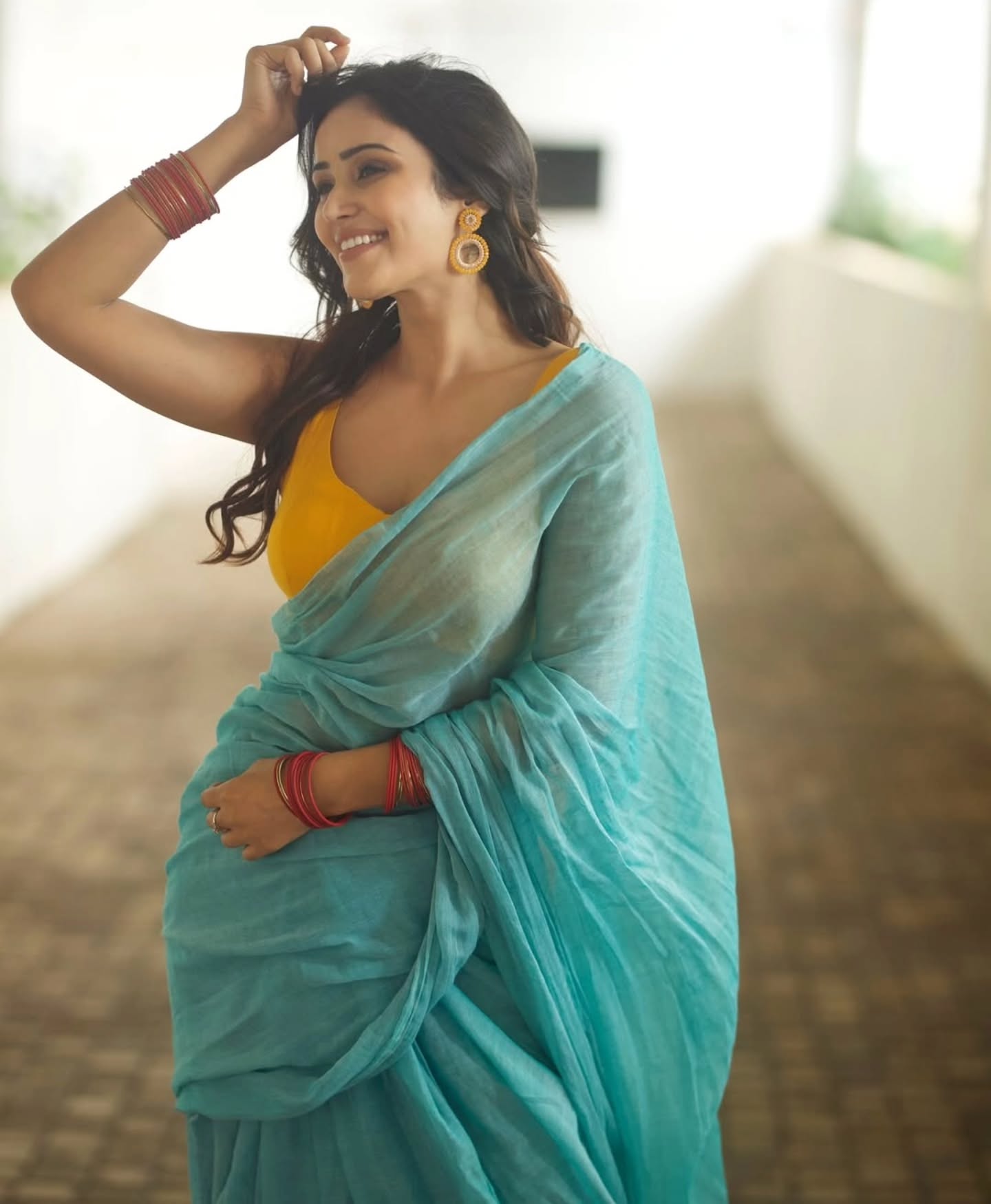 Anaira Gupta Saree Glam Pose Raising The Heat