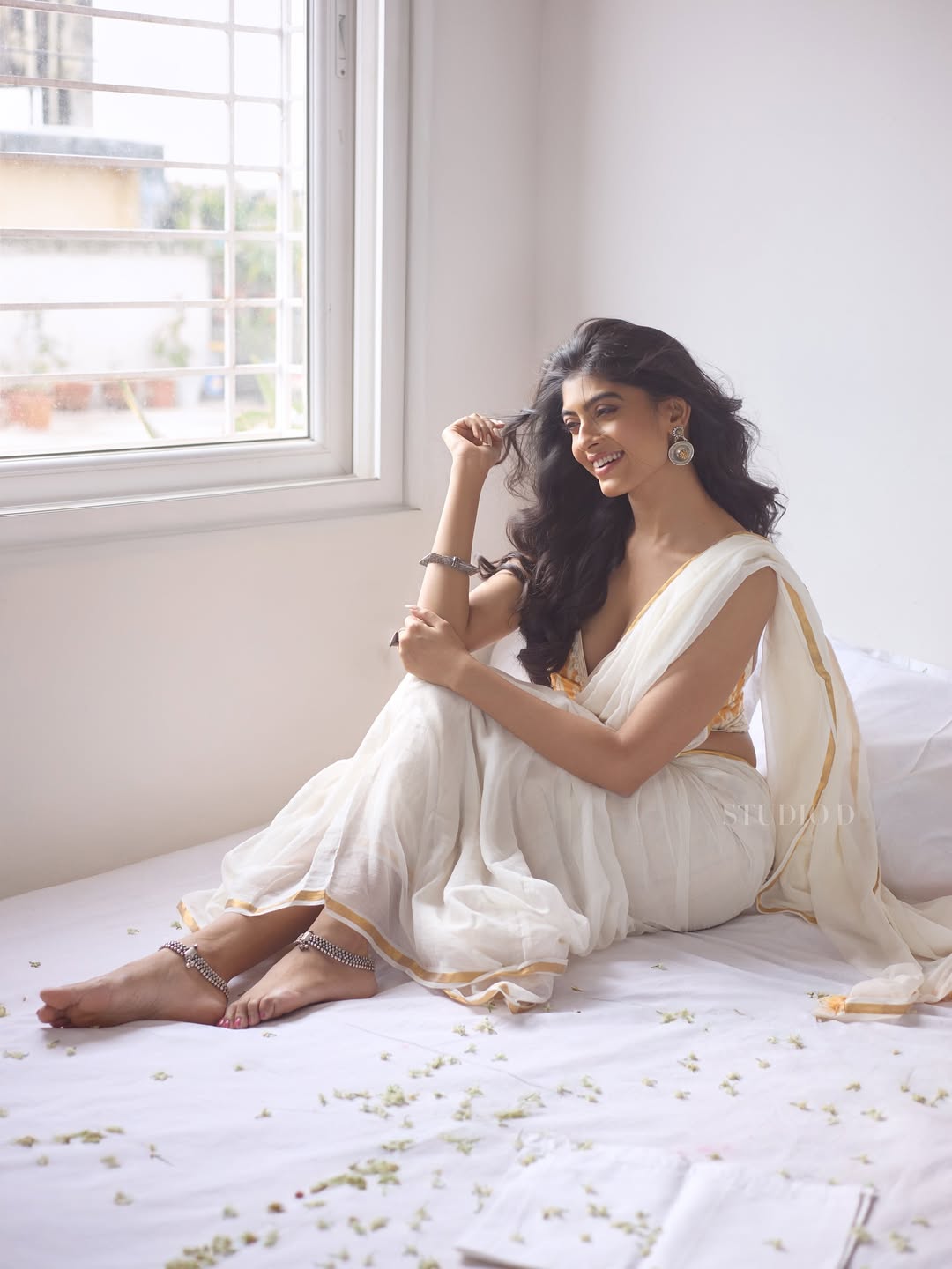 Ananya Das White Saree look radiates elegance and charm