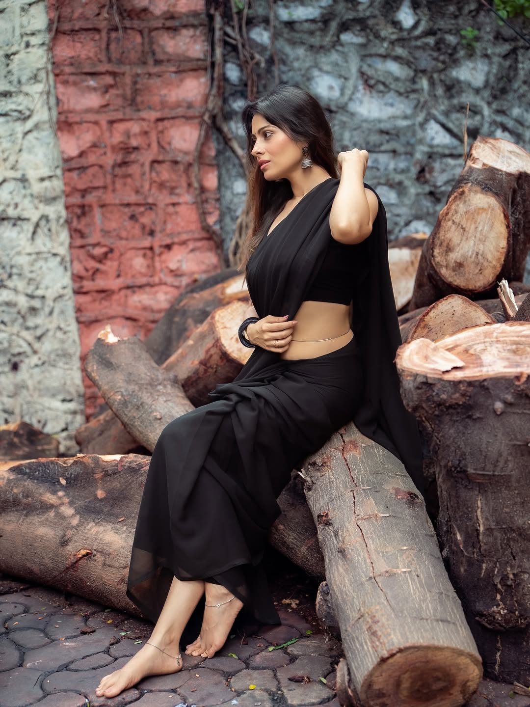 Aparna Dixit gives a captivating look in her sheer black saree look.