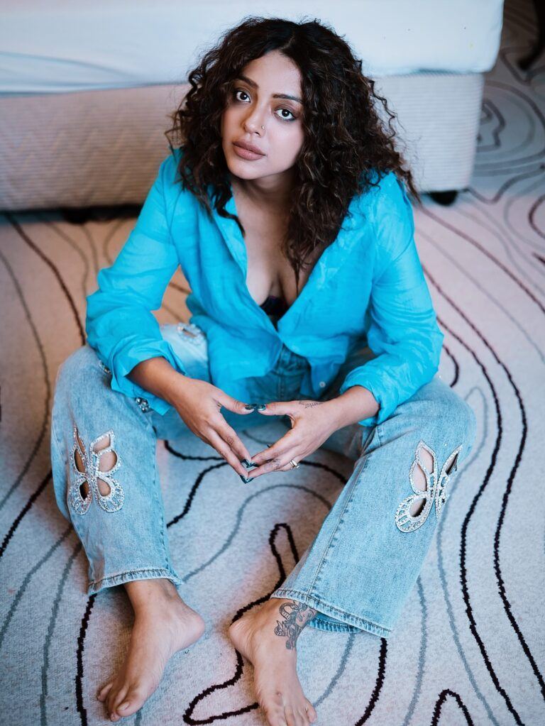 Deviyani shows off her incredible curls and confident attitude.