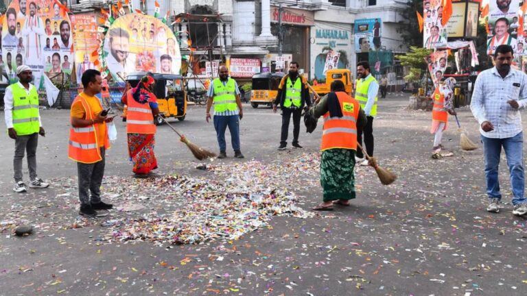 GHMC workers cleaning trash in Hyderabad