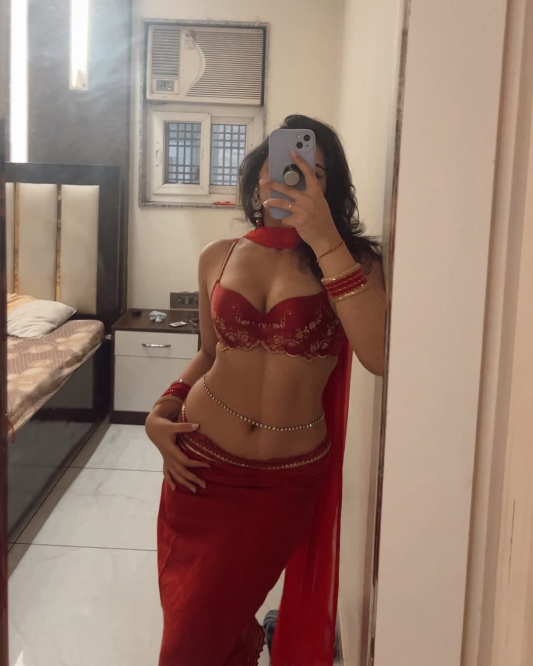 Jaanvi Sethia's Confident Stare In A Modern Saree