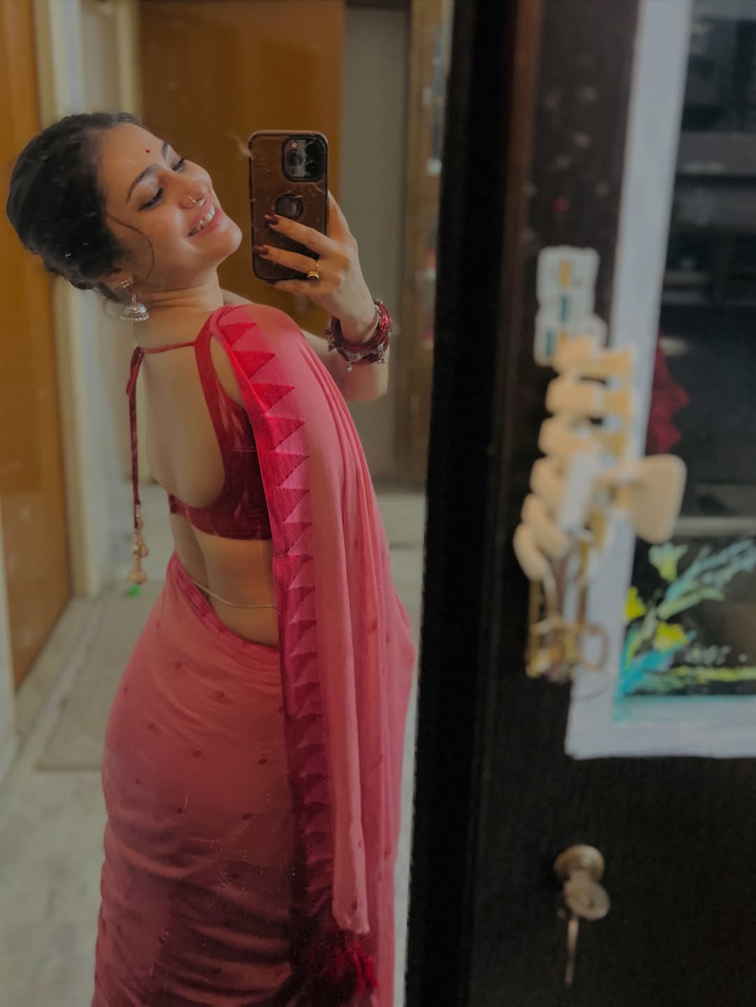 Jesmin Roy Hot Look shows elegance in effortless bold fashion