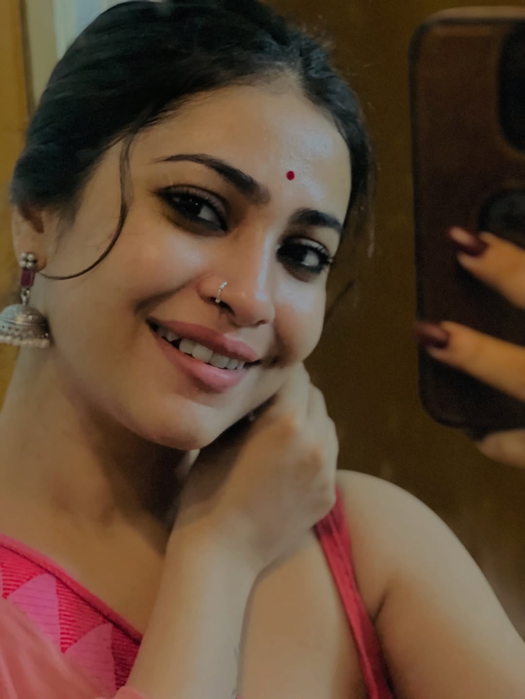 Hot Look Jesmin Roy stuns with radiant elegance and beauty