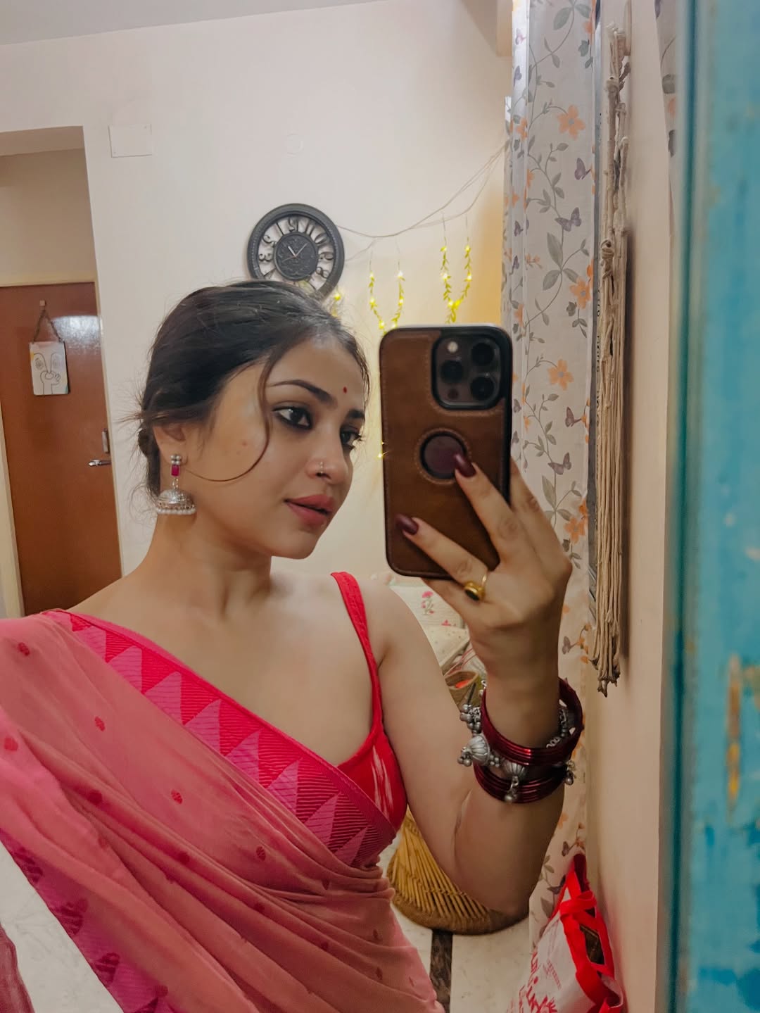 Hot Look Jesmin Roy creates impact with timeless fashion grace