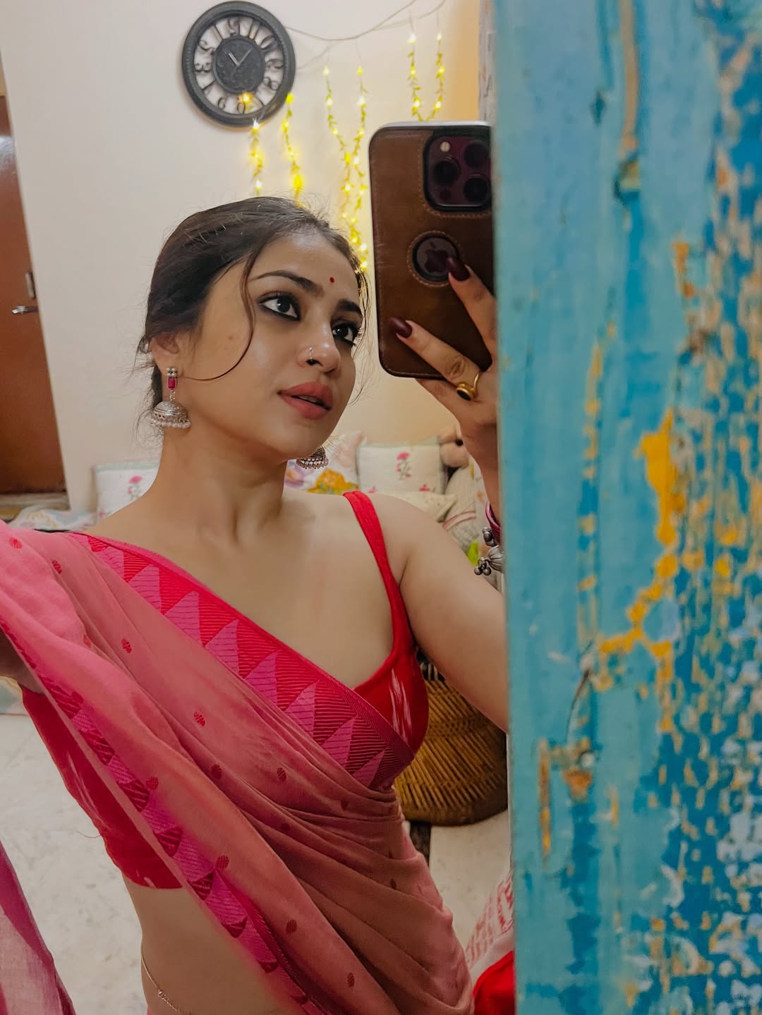 Hot Look Jesmin Roy proves simple fashion can be stunning