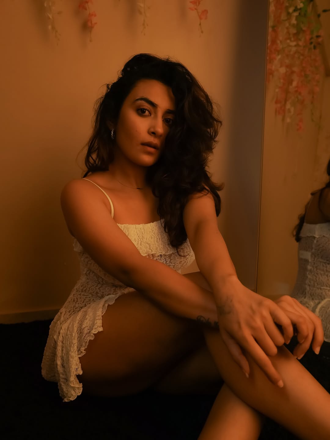 Jinal Joshi’s Chic Look is Ultra Hot exudes beauty and modern fashion.