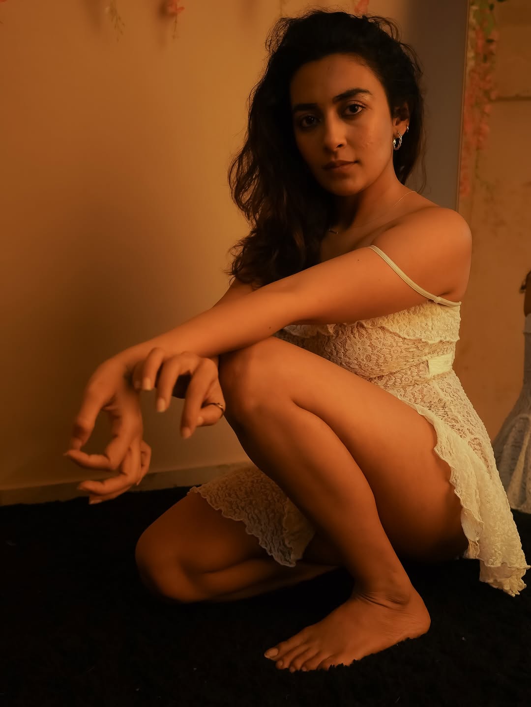 Glamorous and radiant, Jinal Joshi’s Chic Look is Ultra Hot clearly.