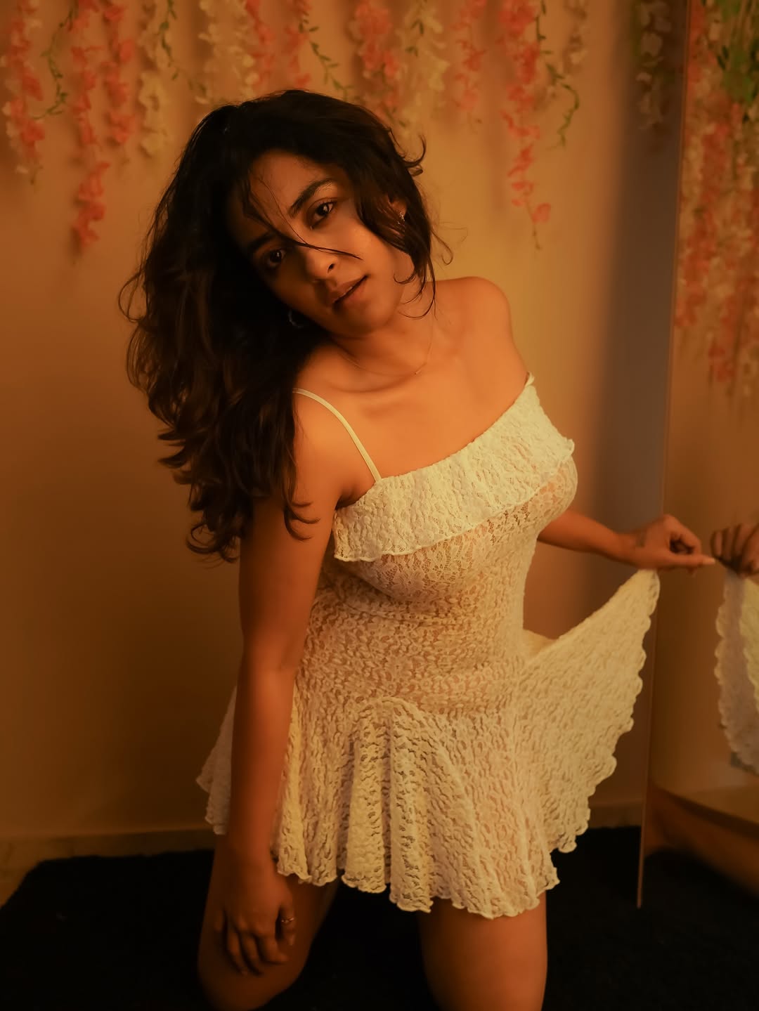 Jinal Joshi’s Chic Look is Ultra Hot captivates with graceful style.