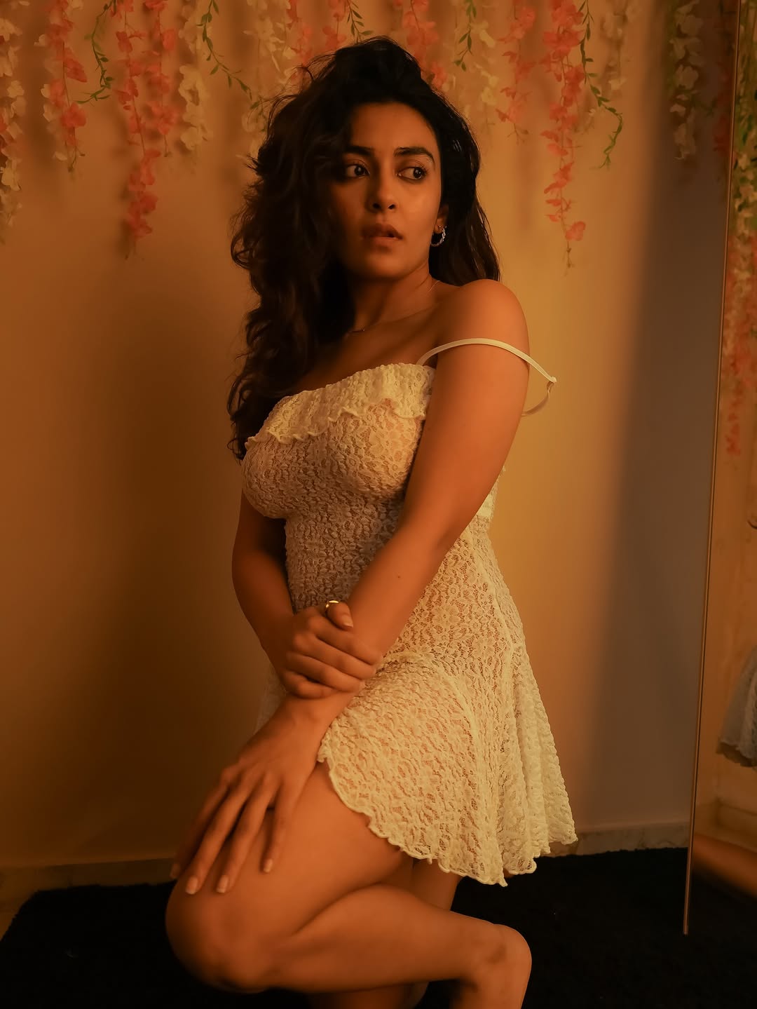 Jinal Joshi’s Chic Look is Ultra Hot radiates effortless elegance.