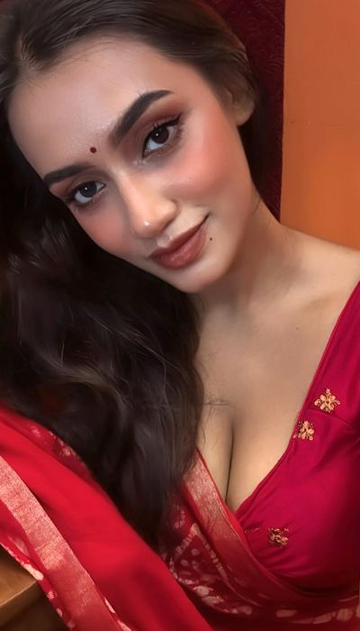 Striking Presence, Surreal Katha Kali ChowhanStriking Presence, Surreal Katha Kali Chowhan