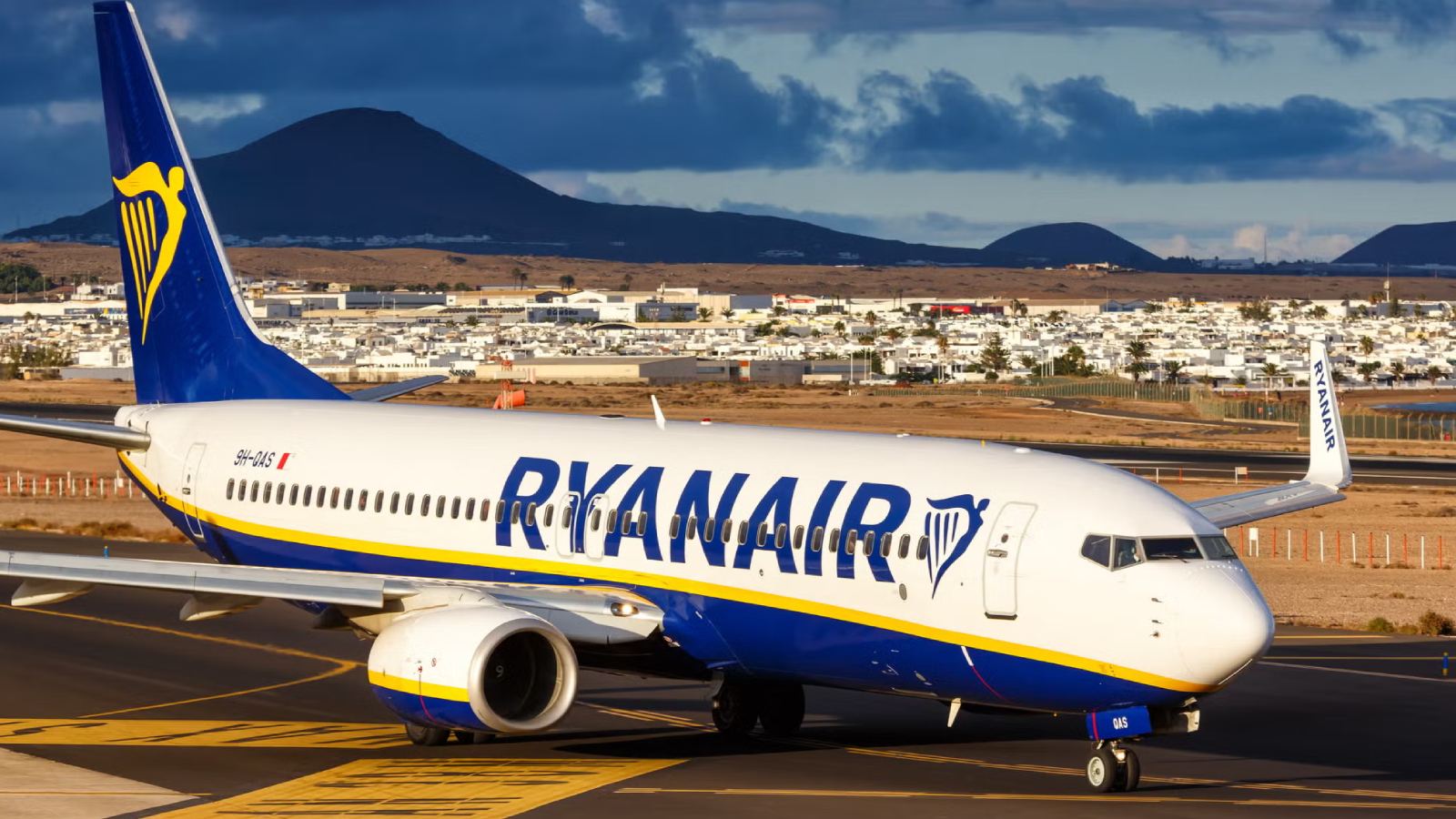 Kaunas London flight delay incident