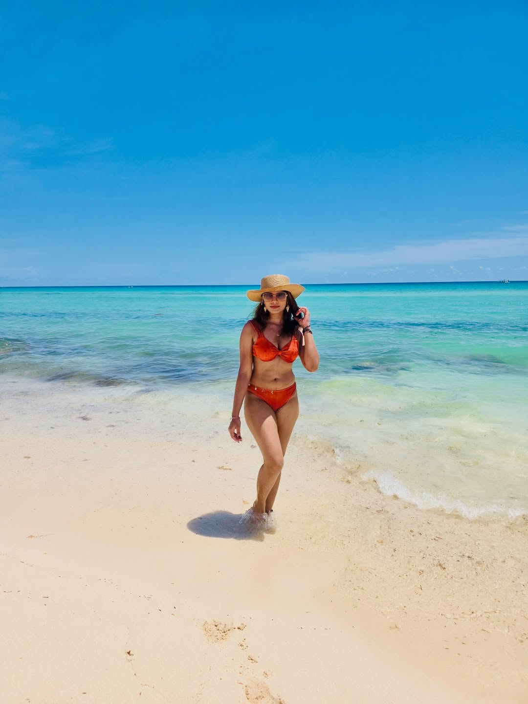 Kavitha Sankaar Flaunts Her Curves In A Bikini