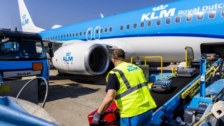 KLM baggage delay at airport