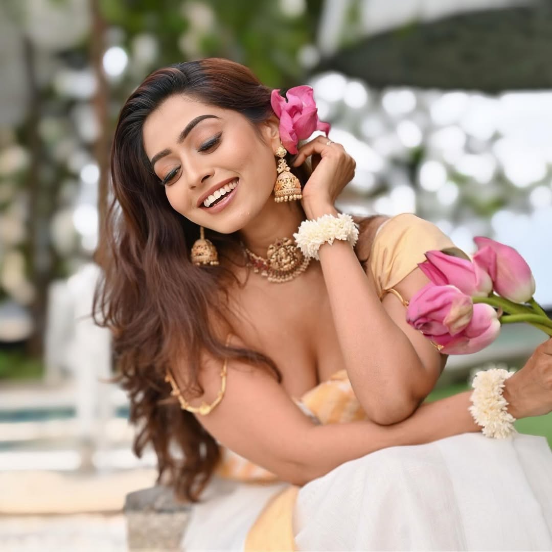 Kuhasini hot photoshoot radiates elegance and fearless beauty.