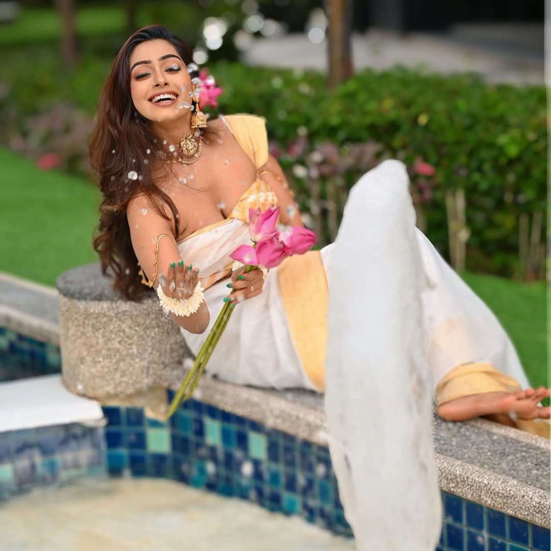 Hot photoshoot of Kuhasini defines bold confidence beautifully.